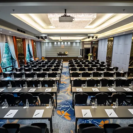 Nouvo City Hotel