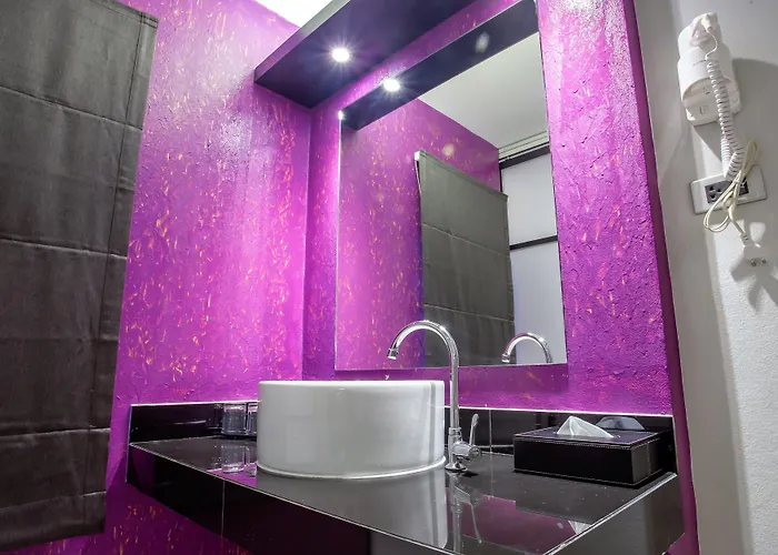 Nouvo Hotel 4*